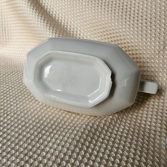 Johnson Brothers -‎ Vintage Plain White Gravy Boat with Dish - Made in England - Picture 12 of 15